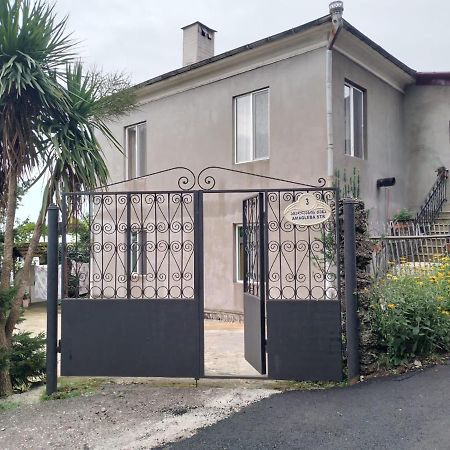 Merabi And Neli Guest House Machindżauri Zewnętrze zdjęcie